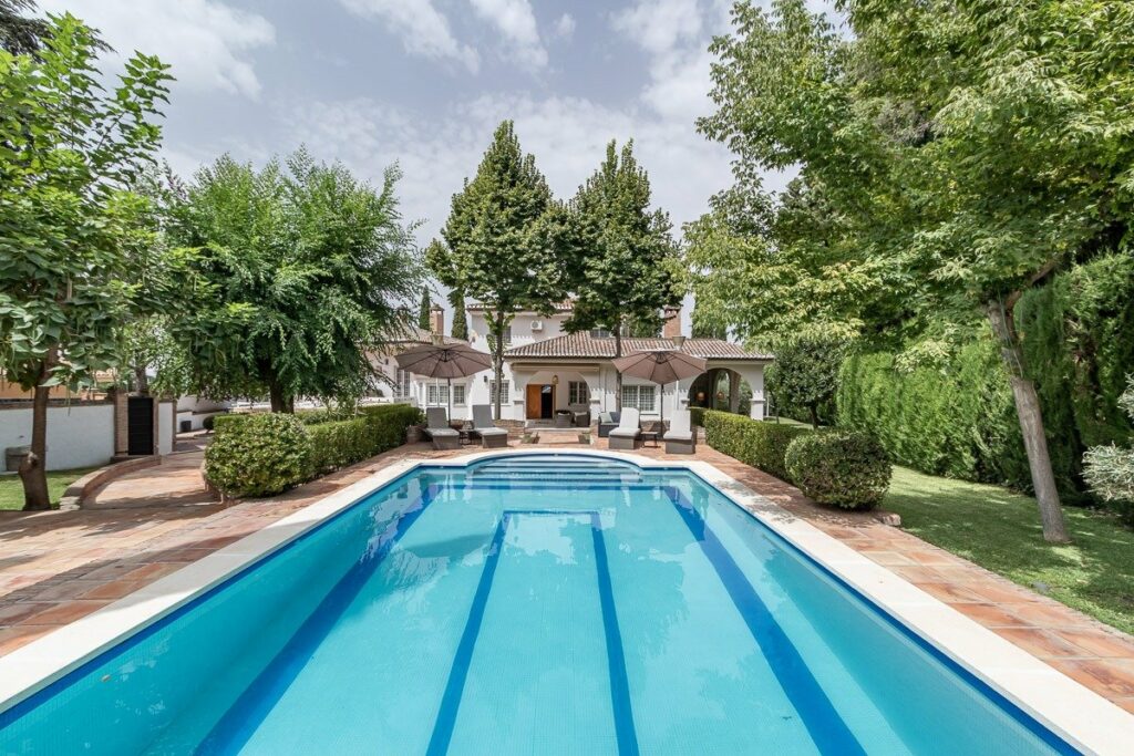 Chalet Con Piscina En Albolote